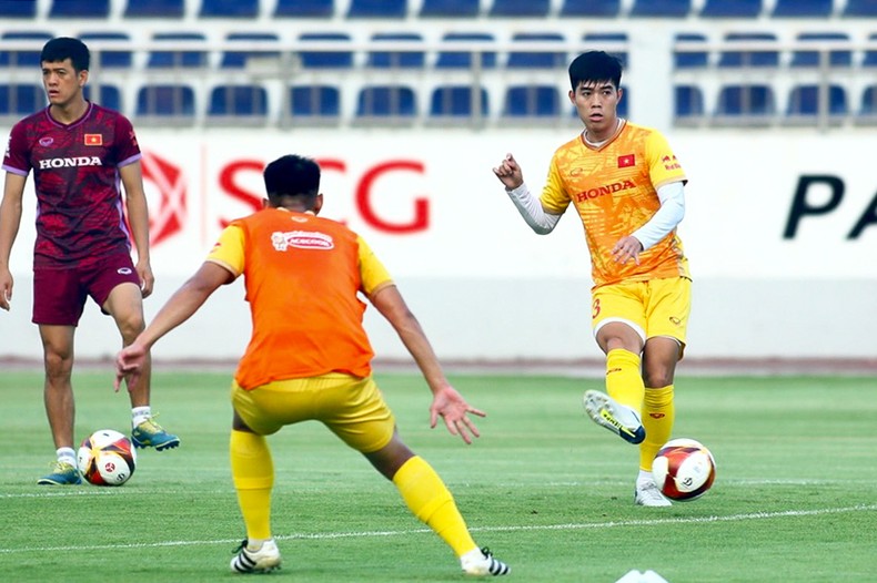 Cầu thủ U22 Việt Nam nỗ lực để cạnh tranh suất tham dự SEA Games 32 ảnh 1