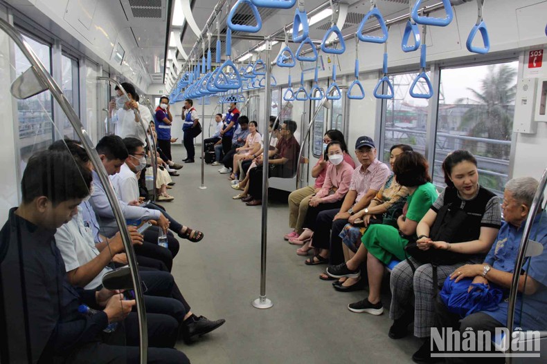 Metro Bến Thành-Suối Tiên chạy thử 12km đường trên cao ảnh 1