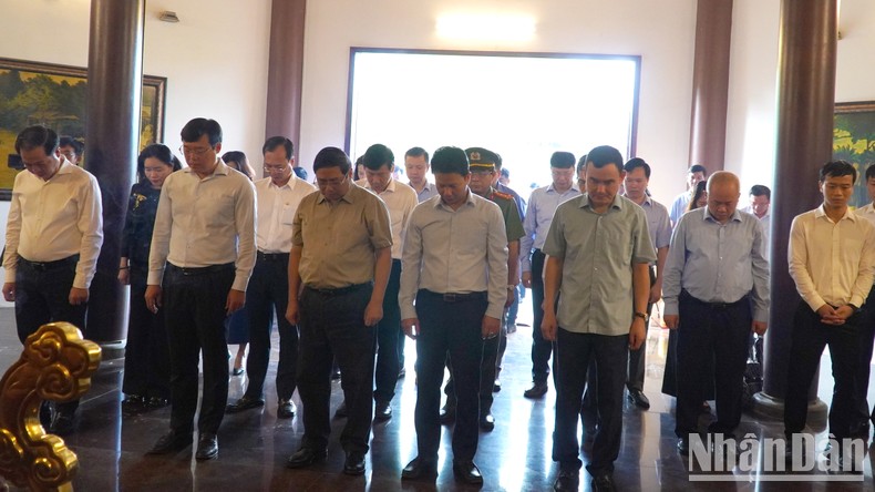 [Ảnh] Thủ tướng Phạm Minh Chính viếng Khu di tích Nguyễn Sinh Sắc ảnh 2