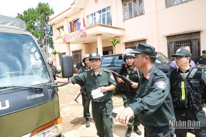 [Ảnh] Truy bắt các đối tượng tấn công trụ sở Ủy ban nhân dân xã tại Đắk Lắk ảnh 2