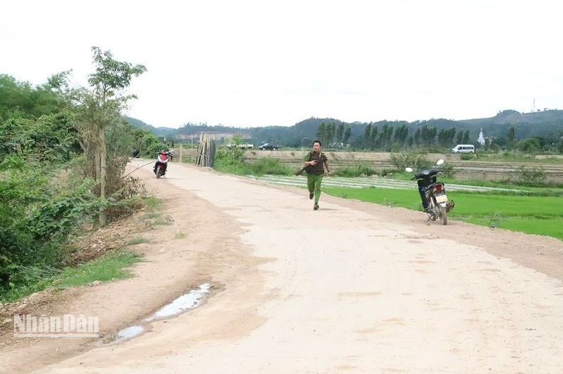 [Ảnh] Truy bắt các đối tượng tấn công trụ sở Ủy ban nhân dân xã tại Đắk Lắk ảnh 9