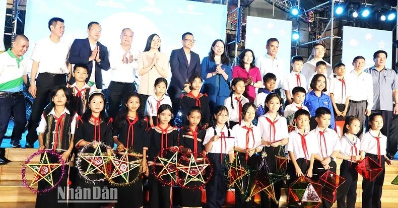 Phó Chủ tịch nước Võ Thị Ánh Xuân dự Đêm hội Trăng rằm tại Đắk Lắk ảnh 2