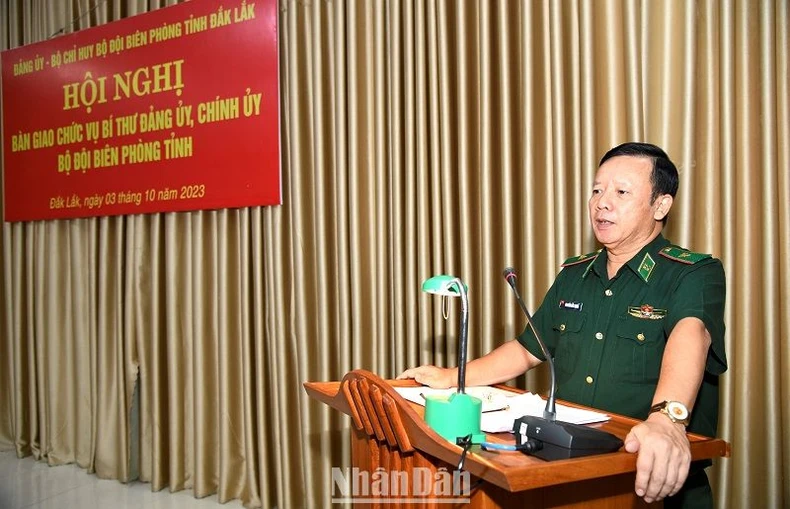 Đắk Lắk: Bàn giao chức vụ Bí thư Đảng ủy, Chính ủy Bộ đội Biên phòng tỉnh ảnh 2