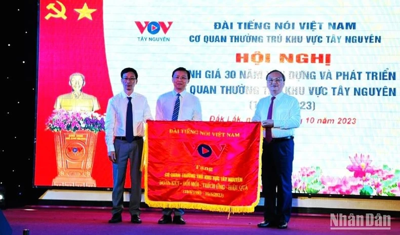 Cơ quan Đài Tiếng nói Việt Nam thường trú khu vực Tây Nguyên kỷ niệm 30 năm ngày thành lập ảnh 2