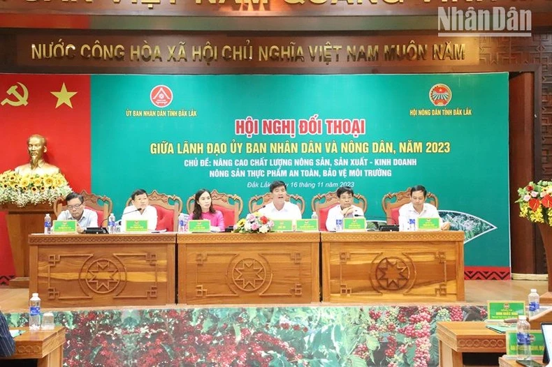Lãnh đạo Ủy ban nhân dân tỉnh Đắk Lắk đối thoại với nông dân ảnh 2