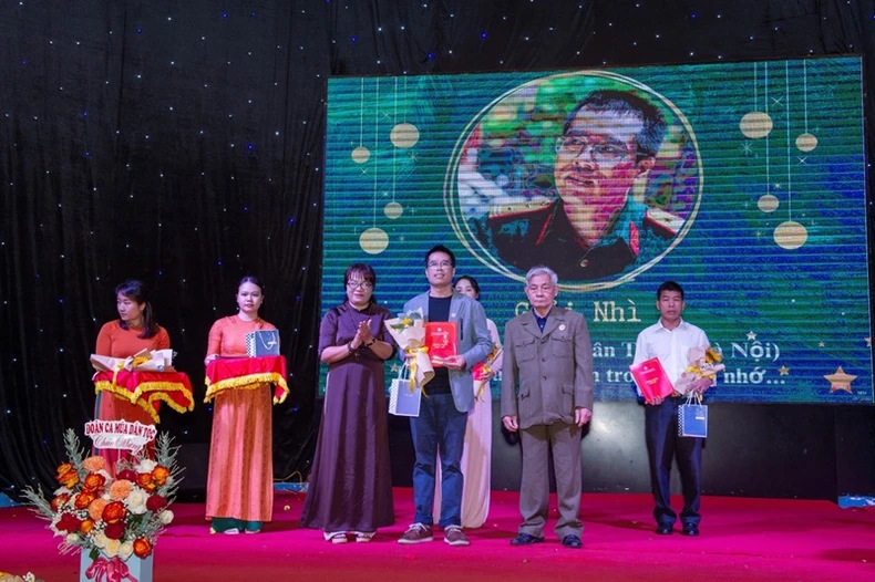 Trao giải Cuộc thi sáng tác văn xuôi chủ đề “Thành phố Buôn Ma Thuột, Đắk Lắk - Những chặng đường phát triển” ảnh 1
