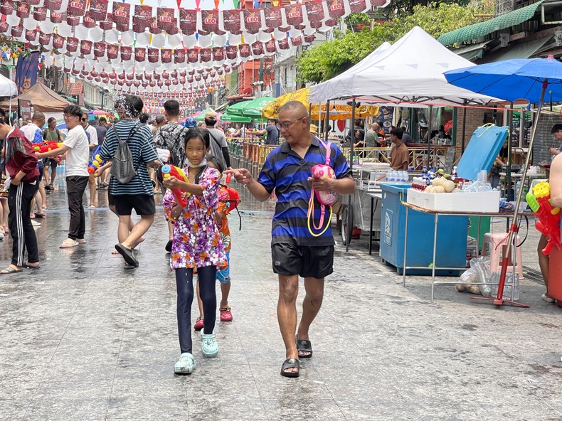 Tưng bừng không khí Tết Songkran tại Thái Lan ảnh 4