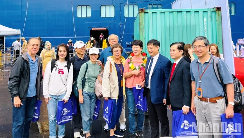 Thừa Thiên Huế đón tàu biển chở 2.700 khách du lịch cập cảng Chân Mây ảnh 6