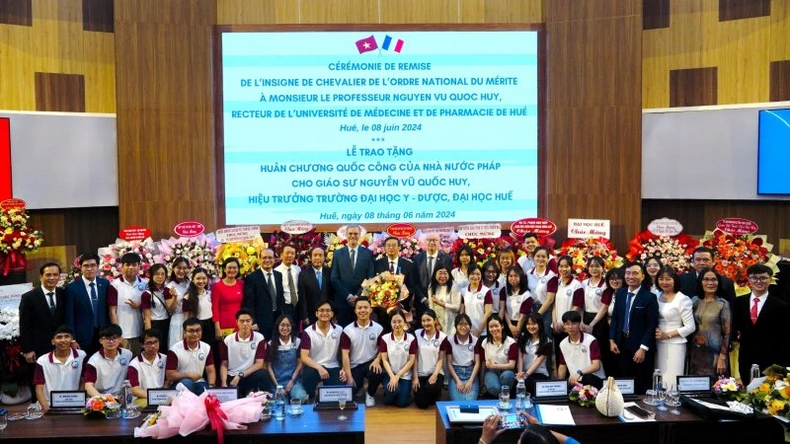 Trao tặng Huân chương Công trạng Quốc gia Pháp cho GS Nguyễn Vũ Quốc Huy ảnh 5