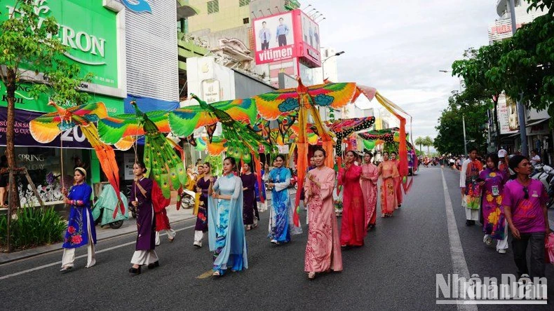 Sôi động và rực rỡ sắc màu văn hóa lễ hội đường phố tại Festival Huế 2024 ảnh 7