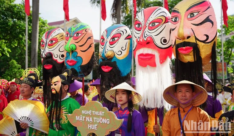 Sôi động và rực rỡ sắc màu văn hóa lễ hội đường phố tại Festival Huế 2024 ảnh 3