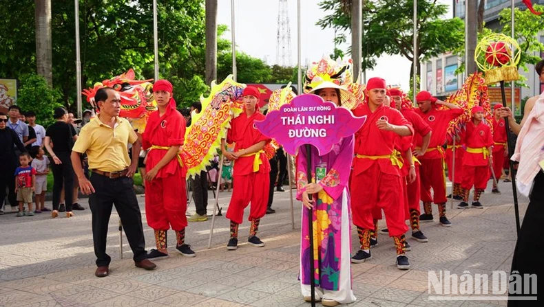 Sôi động và rực rỡ sắc màu văn hóa lễ hội đường phố tại Festival Huế 2024 ảnh 5