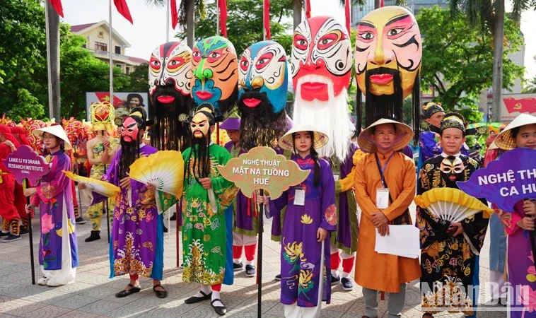 Sôi động và rực rỡ sắc màu văn hóa lễ hội đường phố tại Festival Huế 2024 ảnh 6