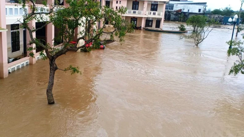 Thừa Thiên Huế: Mưa lớn, lũ trên các sông lên nhanh, học sinh toàn tỉnh nghỉ học ảnh 3