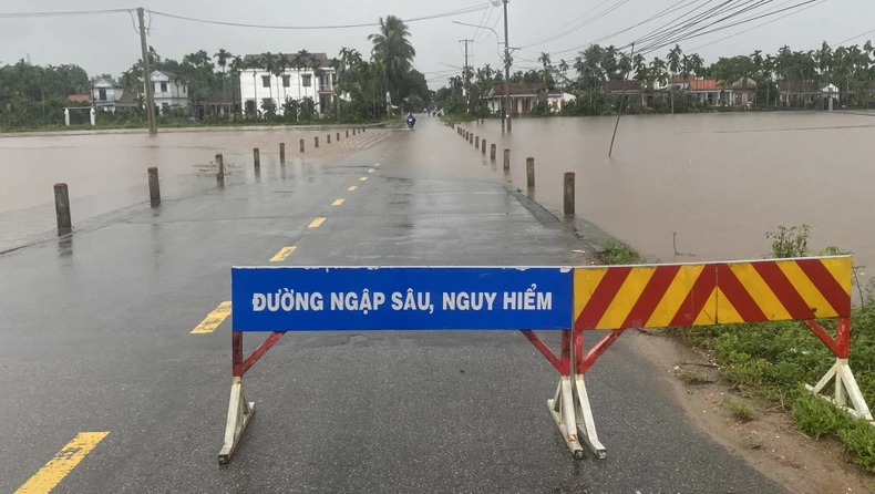 Thừa Thiên Huế: Mưa lớn, lũ trên các sông lên nhanh, học sinh toàn tỉnh nghỉ học ảnh 2