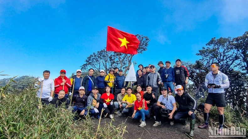 Những đỉnh núi đẹp nhất để khám phá và mạo hiểm ở Tam Đường, Lai Châu ảnh 1