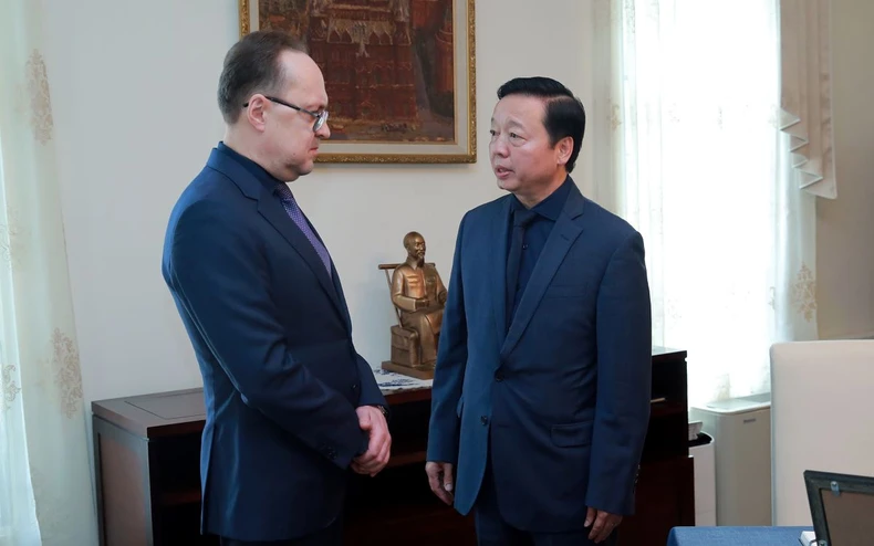 Phó Thủ tướng Trần Hồng Hà ghi sổ tang chia buồn tại Đại sứ quán Nga ảnh 2