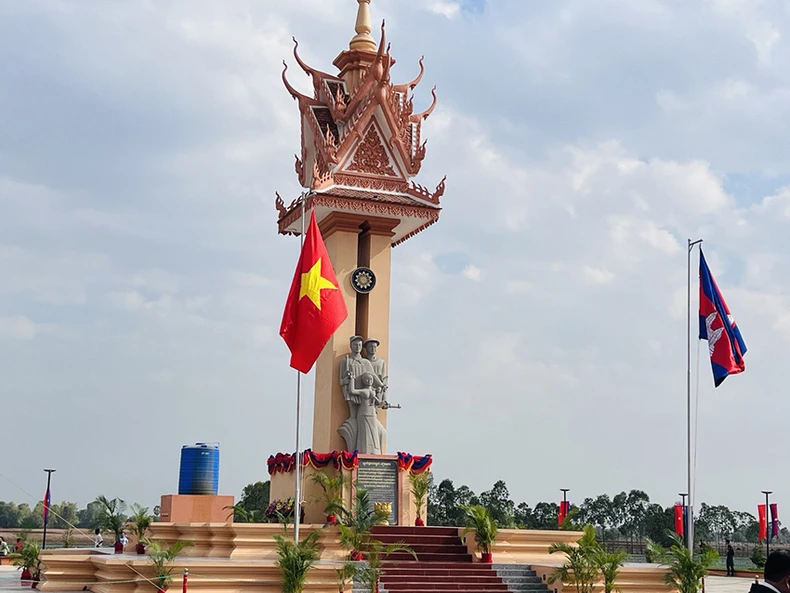 Khánh thành thêm một Đài Hữu nghị Việt Nam-Campuchia ảnh 4