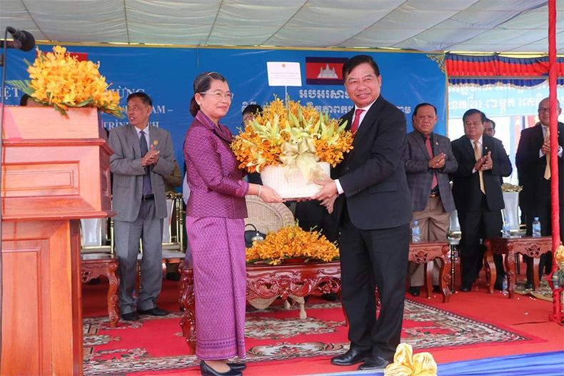 Khánh thành thêm một Đài Hữu nghị Việt Nam-Campuchia ảnh 3