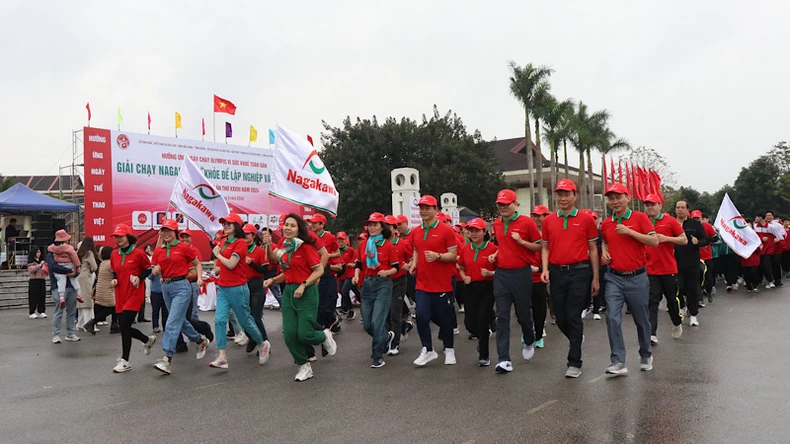 Giải chạy tranh Cúp báo Bắc Ninh thu hút gần 3000 người tham gia ảnh 1