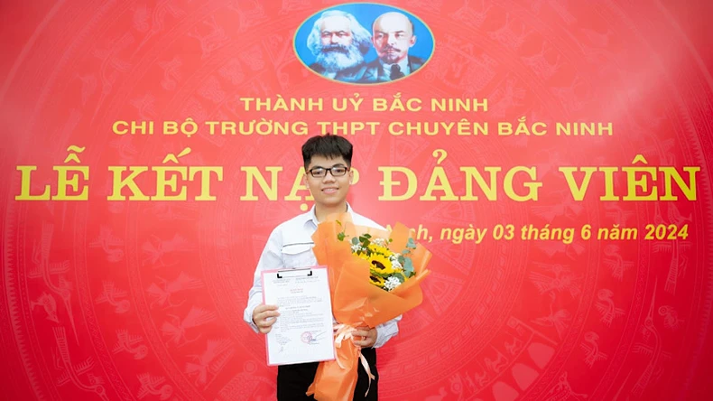 “Chàng trai Vàng” Olympic Hóa học, góp phần rạng danh vùng đất khoa bảng ảnh 4