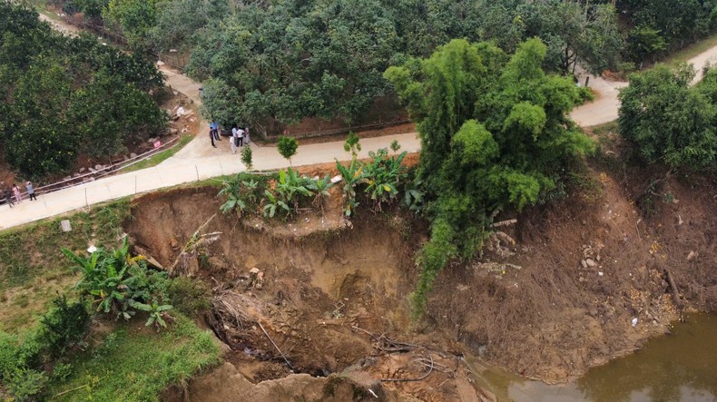 Đoan Hùng tan hoang sau bão ảnh 5