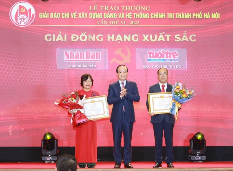 Báo Nhân Dân được tặng Bằng khen của Thành ủy Hà Nội vì có thành tích xuất sắc trong tuyên truyền về xây dựng Đảng ảnh 2