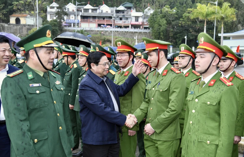 Thủ tướng Phạm Minh Chính thăm Cửa khẩu quốc tế Trà Lĩnh ảnh 1