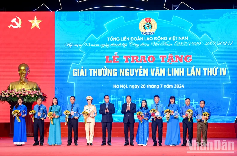 [Ảnh] Chủ tịch Quốc hội Trần Thanh Mẫn dự Lễ trao tặng “Giải thưởng Nguyễn Văn Linh” lần thứ IV ảnh 8