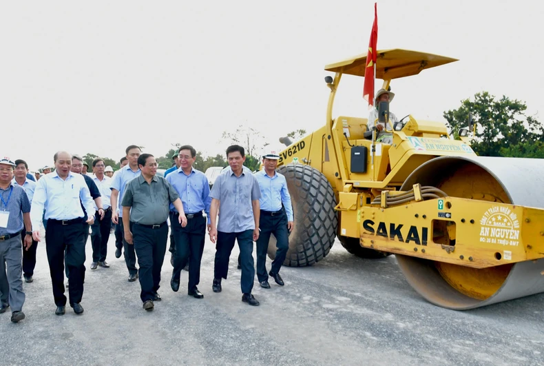 Thủ tướng Phạm Minh Chính thị sát Dự án cao tốc Khánh Hòa-Buôn Ma Thuột ảnh 6