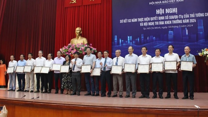 Nhân rộng các điển hình thi đua tiên tiến trong đội ngũ làm báo ảnh 1