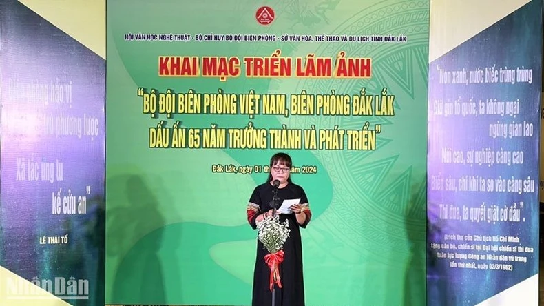 Triển lãm “Bộ đội Biên phòng Việt Nam - 65 năm xây dựng, chiến đấu và trưởng thành” tại Đắk Lắk ảnh 2