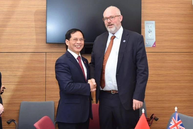 Bộ trưởng Ngoại giao Bùi Thanh Sơn gặp Đồng Bộ trưởng Thương mại và Sản xuất Australia ảnh 2