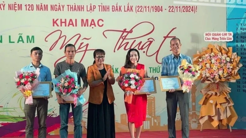 Khai mạc Triển lãm Mỹ thuật chào mừng 120 năm Ngày thành lập tỉnh Đắk Lắk ảnh 4