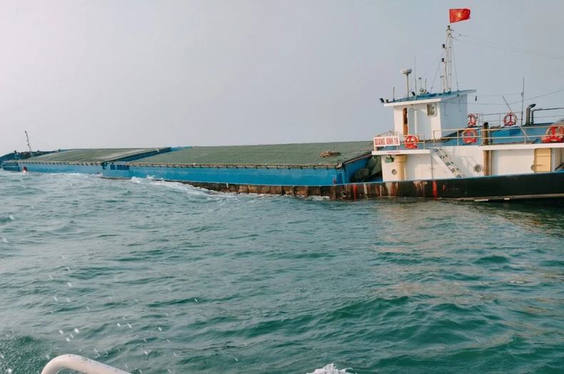Ứng cứu tàu hàng bị nạn tại vùng biển Cù Lao Chàm ảnh 2