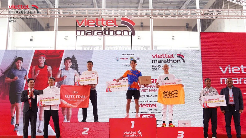 Nguyễn Thị Oanh phá sâu kỷ lục quốc gia tại Viettel Marathon Hà Nội ảnh 2