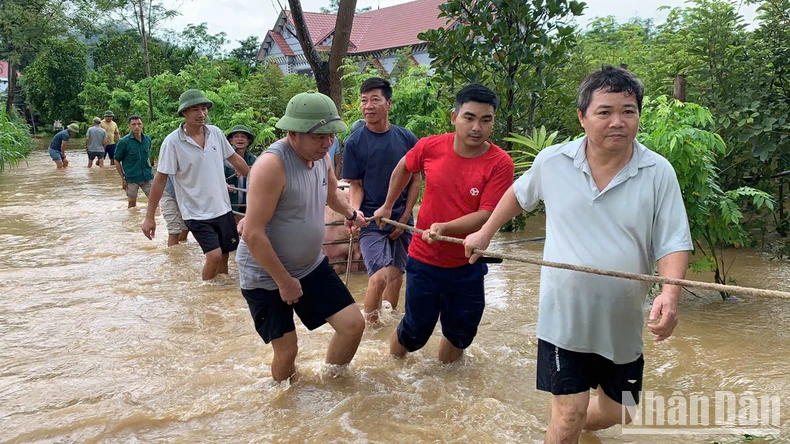 Chưa thể khắc phục sự cố vỡ đê sông Lô đoạn qua tỉnh Tuyên Quang ảnh 1