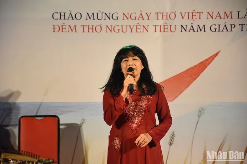 Đà Nẵng tổ chức Đêm thơ Nguyên tiêu "Bản hòa âm đất nước" tại Đình làng Thạc Gián ảnh 4