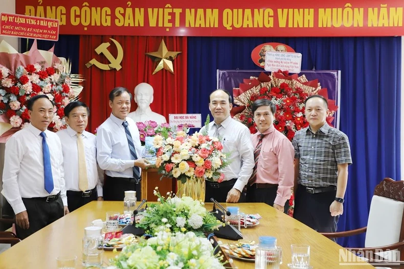 Báo Nhân Dân đồng hành vì sự phát triển của thành phố Đà Nẵng ảnh 5