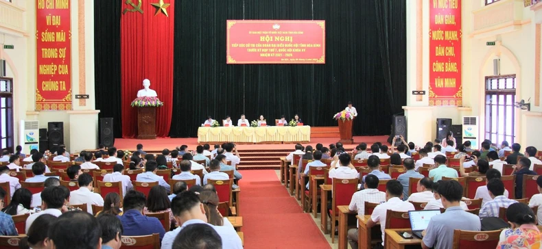 Đồng chí Trương Thị Mai tiếp xúc cử tri tại Hòa Bình ảnh 3
