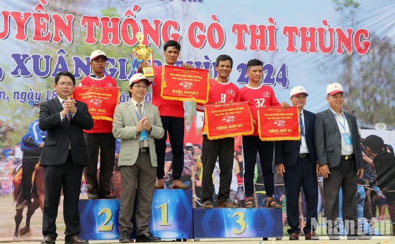 Hàng ngàn người tham gia hội đua ngựa truyền thống Gò Thì Thùng, Phú Yên ảnh 3