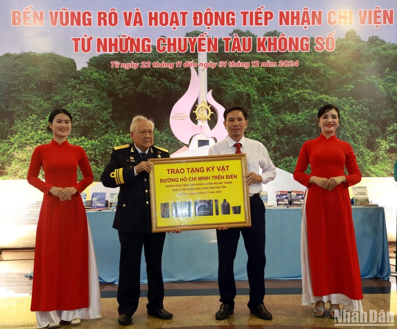 Trưng bày chuyên đề “Bến Vũng Rô và hoạt động tiếp nhận chi viện từ những chuyến Tàu Không số” ảnh 2