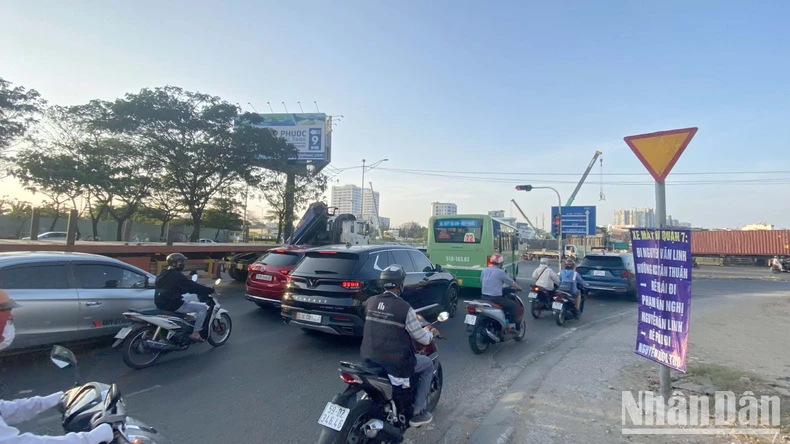 Nút giao thông Nguyễn Văn Linh-Nguyễn Hữu Thọ sau gần 2 tuần đóng cửa ảnh 3