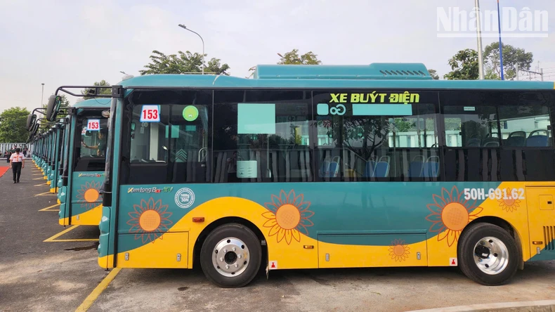 200 chuyến tàu Metro số 1 Bến Thành-Suối Tiên đưa đón hành khách hằng ngày ảnh 2