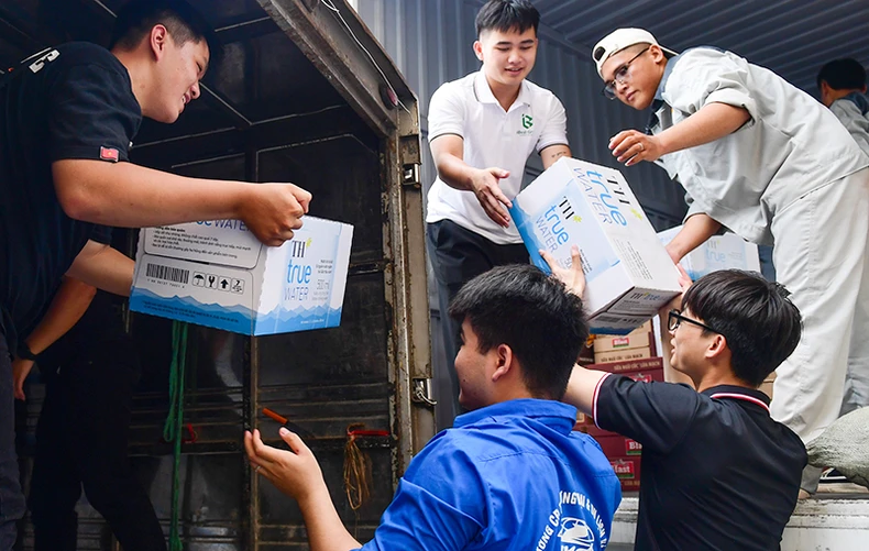 Tập đoàn TH và Bac A Bank hỗ trợ 5,5 tỷ đồng cho các tỉnh chịu thiệt hại do bão số 3 ảnh 2