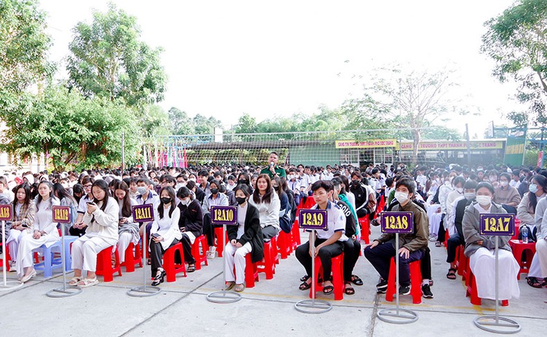 Sóc Trăng phổ biến Luật Biên phòng Việt Nam cho hơn 1.000 học sinh ảnh 1