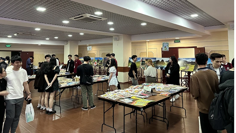 Lan tỏa văn hóa đọc sách đến cộng đồng sinh viên Việt Nam ở Nga ảnh 2