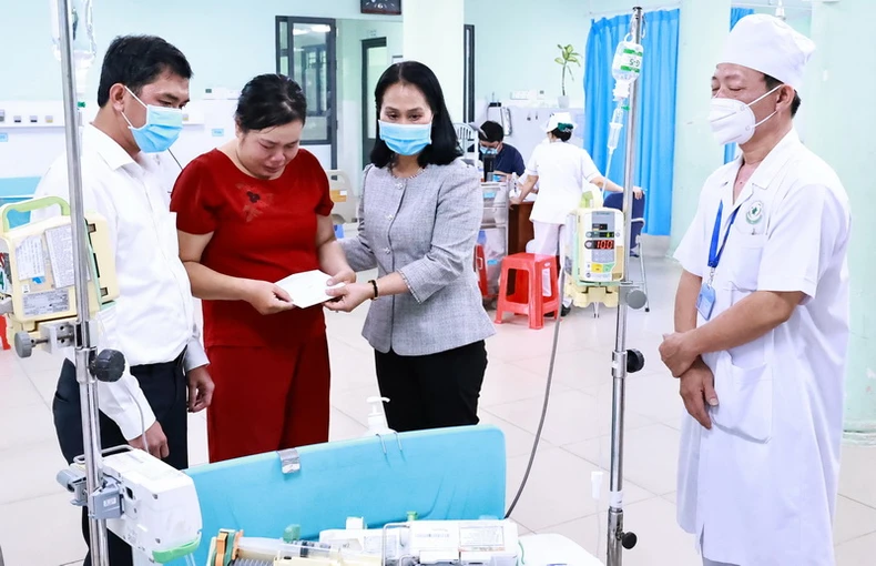 Bộ Y tế làm việc với Đồng Nai về vụ gần 500 người bị ngộ độc sau khi ăn bánh mì ảnh 2