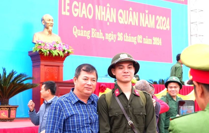 Quảng Bình tổ chức giao nhận quân năm 2024 trang trọng và nhanh gọn ảnh 1