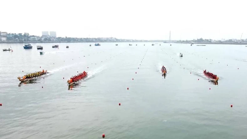 Khai mạc Giải đua thuyền truyền thống vô địch quốc gia năm 2024 trên sông Nhật Lệ ảnh 4